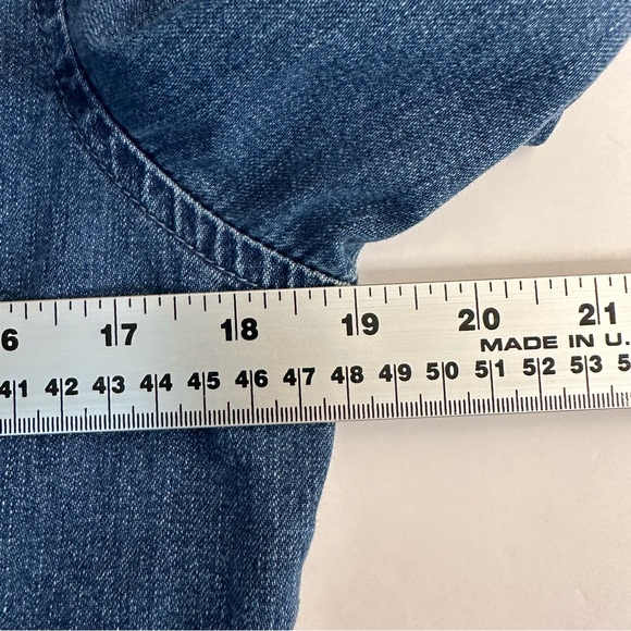 Casual Connection Women’s Denim Button Up Long Sleeves Shirt Medium - Picture 6 of 9